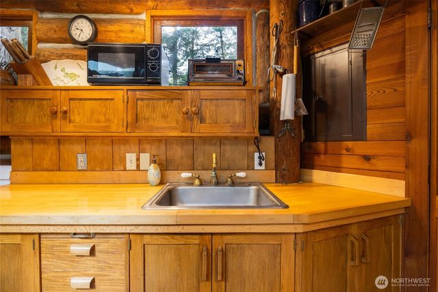 473 Wishkah Lane, Center Island, WA 98221
