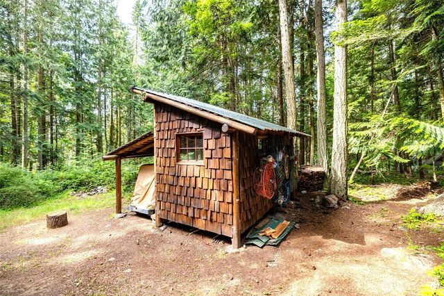 473 Wishkah Lane, Center Island, WA 98221