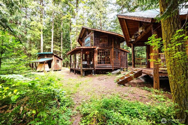 473 Wishkah Lane, Center Island, WA 98221