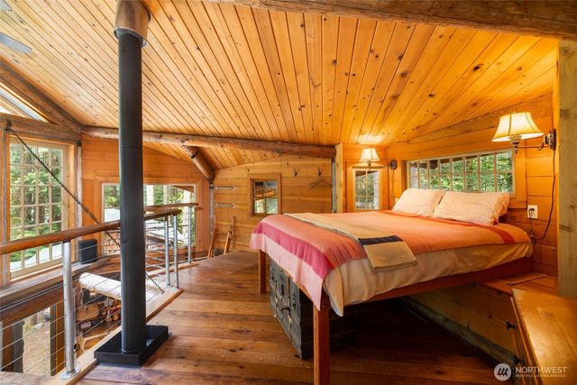 473 Wishkah Lane, Center Island, WA 98221