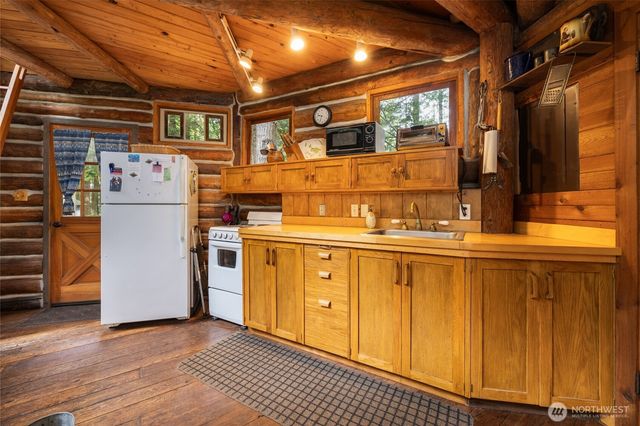 473 Wishkah Lane, Center Island, WA 98221