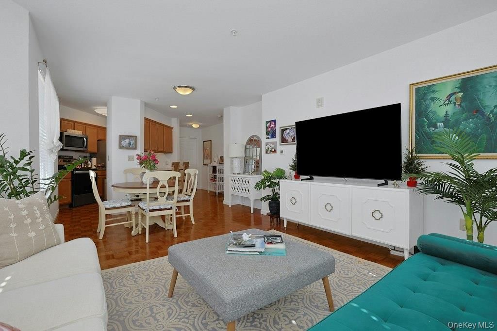207 Sutton Drive 207, Mount Kisco, NY 10549 — photo 3