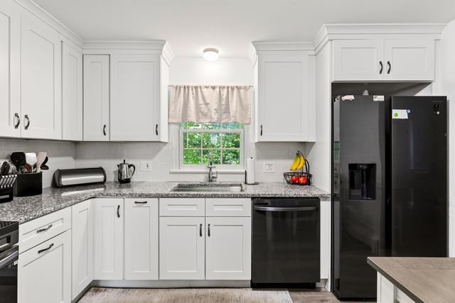 532 Oak Street, Manchester, NH 03104