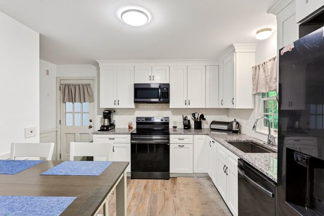 532 Oak Street, Manchester, NH 03104