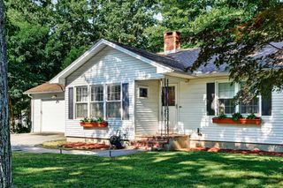 532 Oak Street, Manchester, NH 03104