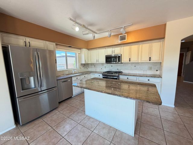 11384 N Sawtooth Road, Tucson, AZ 85737