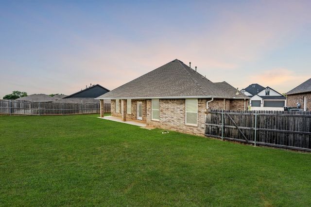 9028 NW 146th Street, Yukon, OK 73099
