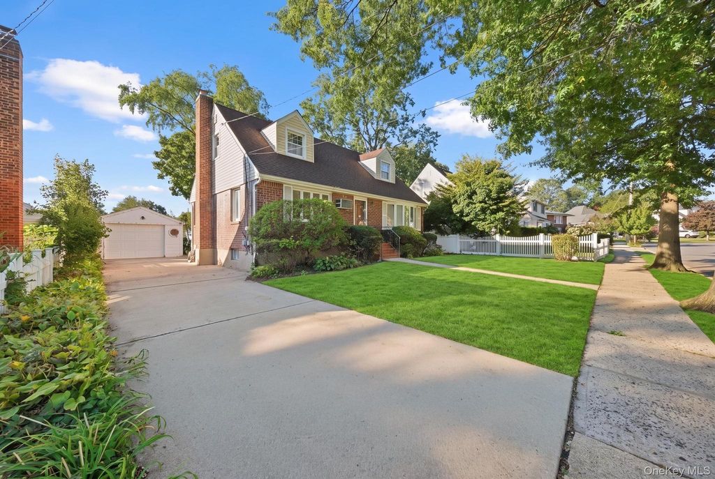 88 Meyer Avenue, Valley Stream, NY 11580 — photo 2