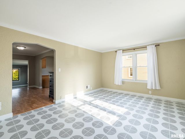 200 WILLIAM Street, East Peoria, IL 61611