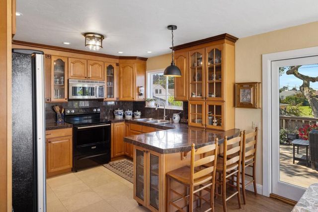 512 12th Street, Pacific Grove, CA 93950