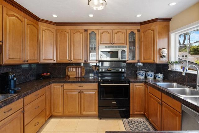 512 12th Street, Pacific Grove, CA 93950