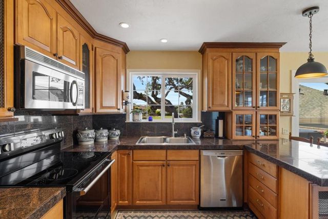 512 12th Street, Pacific Grove, CA 93950