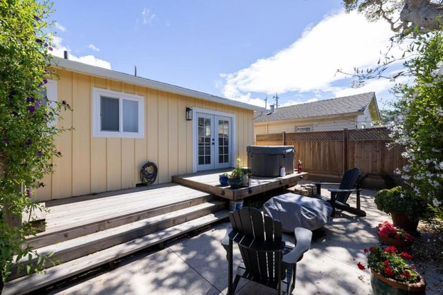 512 12th Street, Pacific Grove, CA 93950