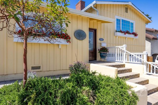 512 12th Street, Pacific Grove, CA 93950