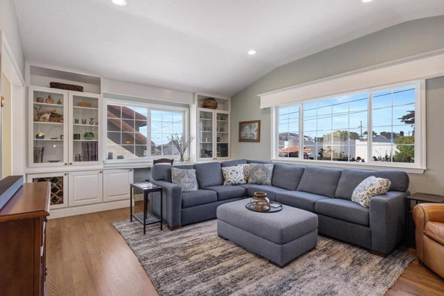 512 12th Street, Pacific Grove, CA 93950