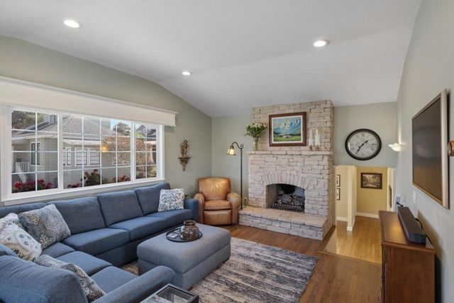 512 12th Street, Pacific Grove, CA 93950