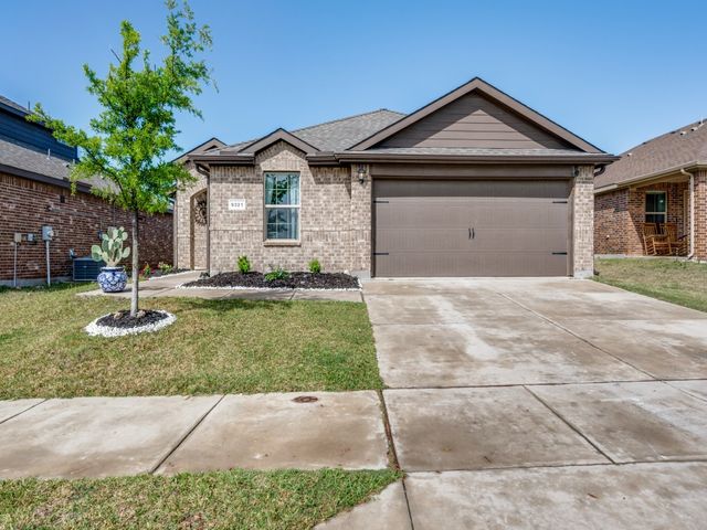 9321 Castorian Drive, Fort Worth, TX 76131