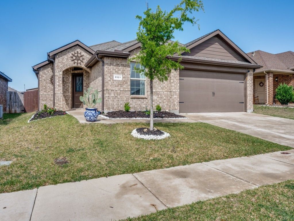 9321 Castorian Drive, Fort Worth, TX 76131