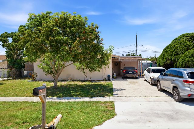 18 Andros Road, Palm Springs, FL 33461