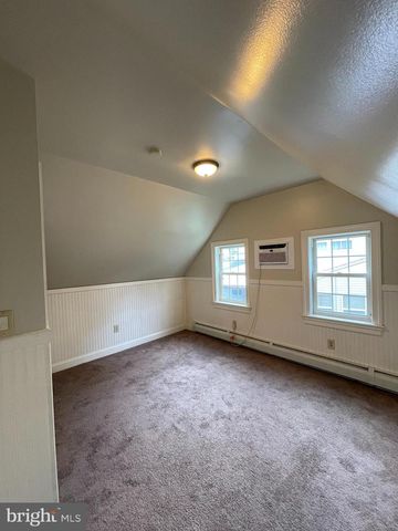 289 HOLLY DR, Levittown, PA 19055