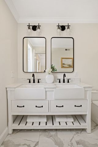 21 Vista St, Melrose, MA 02176