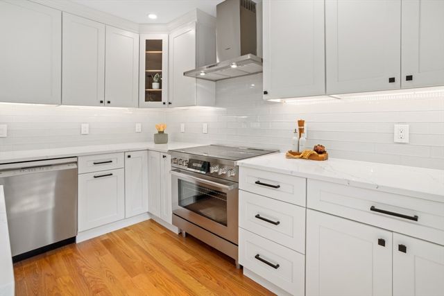 21 Vista St, Melrose, MA 02176