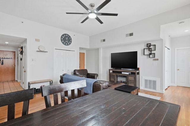 219 Central St 3E, Lowell, MA 01852