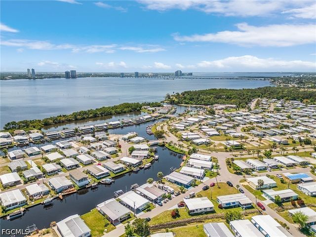 5520 Colonial RD, North Fort Myers, FL 33917