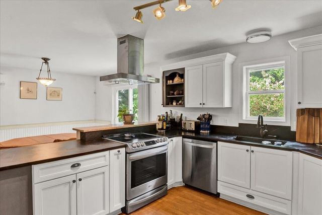 15 Whitefield Drive, Cambridge, VT 05464