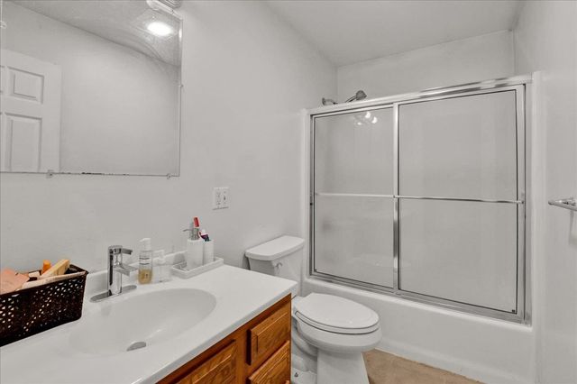 15 Whitefield Drive, Cambridge, VT 05464
