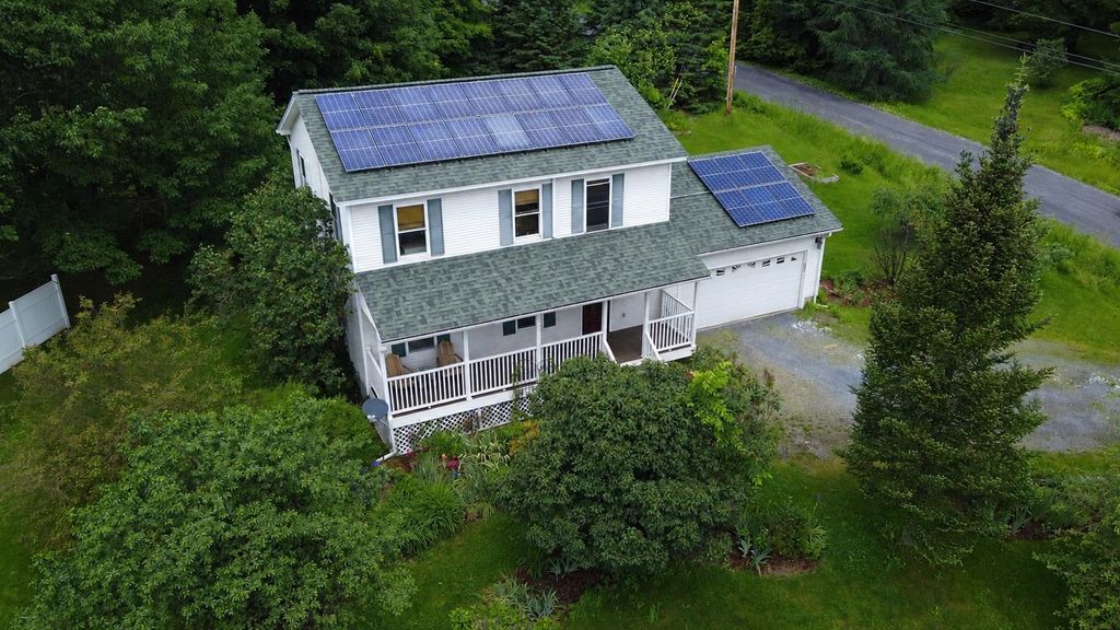 15 Whitefield Drive, Cambridge, VT 05464