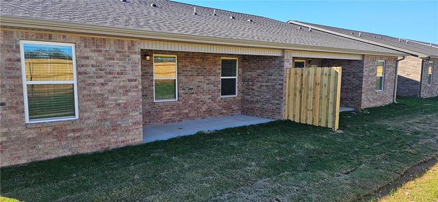 604 69th Avenue, Highfill, AR 72712