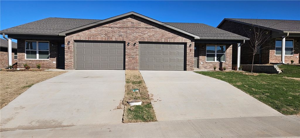 604 69th Avenue, Highfill, AR 72712