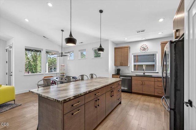 1300 Andrews Place, Jacksonville, OR 97530