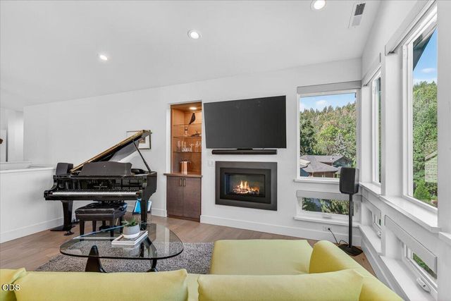 1300 Andrews Place, Jacksonville, OR 97530