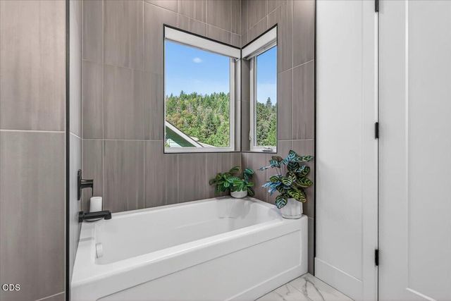 1300 Andrews Place, Jacksonville, OR 97530