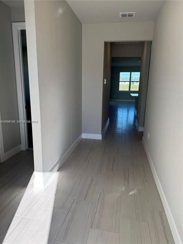 9008 Dahlia Cir, Port St. Lucie, FL 34986