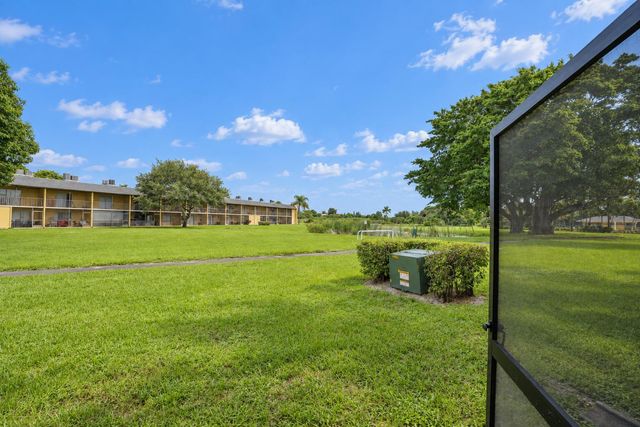 1604 Meadows Circle W, Boynton Beach, FL 33436