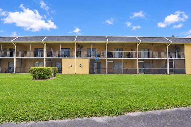 1604 Meadows Circle W, Boynton Beach, FL 33436
