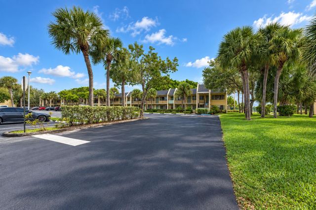 1604 Meadows Circle W, Boynton Beach, FL 33436