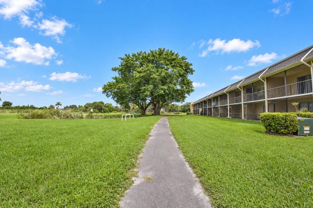 1604 Meadows Circle W, Boynton Beach, FL 33436
