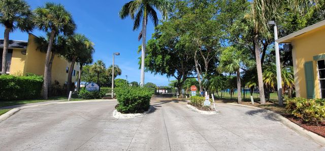 1604 Meadows Circle W, Boynton Beach, FL 33436