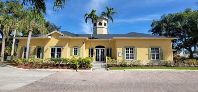 1604 Meadows Circle W, Boynton Beach, FL 33436