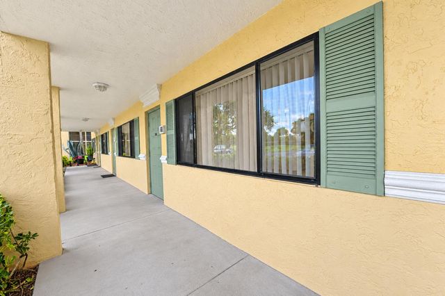 1604 Meadows Circle W, Boynton Beach, FL 33436