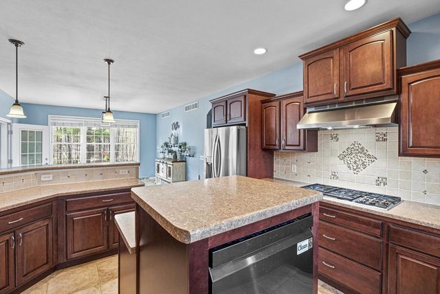 2501 FALCONS COVE, Stevens Point, WI 54482