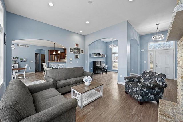 2501 FALCONS COVE, Stevens Point, WI 54482