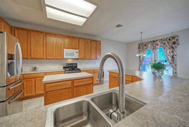 601 Indian Run DR, Pflugerville, TX 78660