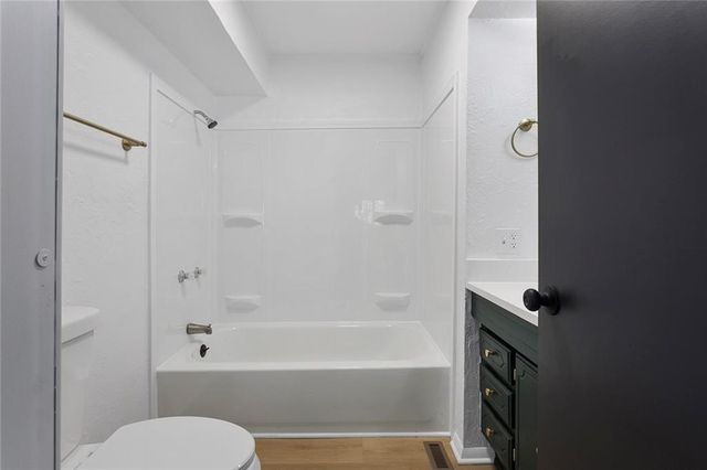 1005 NE 62nd Street, Gladstone, MO 64118