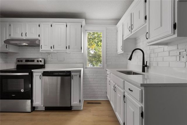 1005 NE 62nd Street, Gladstone, MO 64118