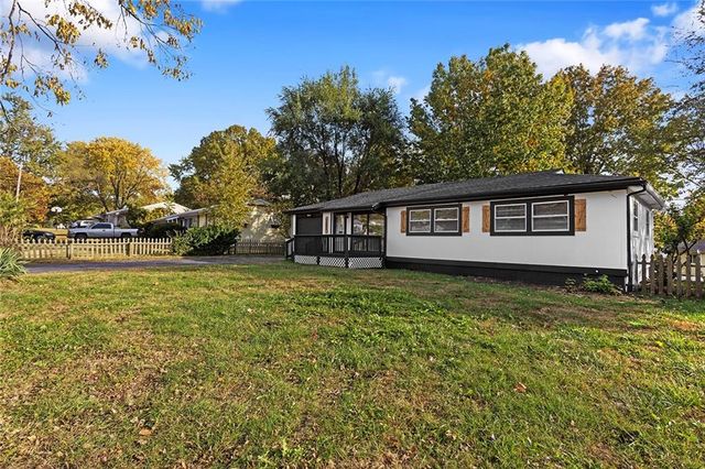 1005 NE 62nd Street, Gladstone, MO 64118